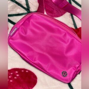 Lulu Lemon everywhere belt bag💗